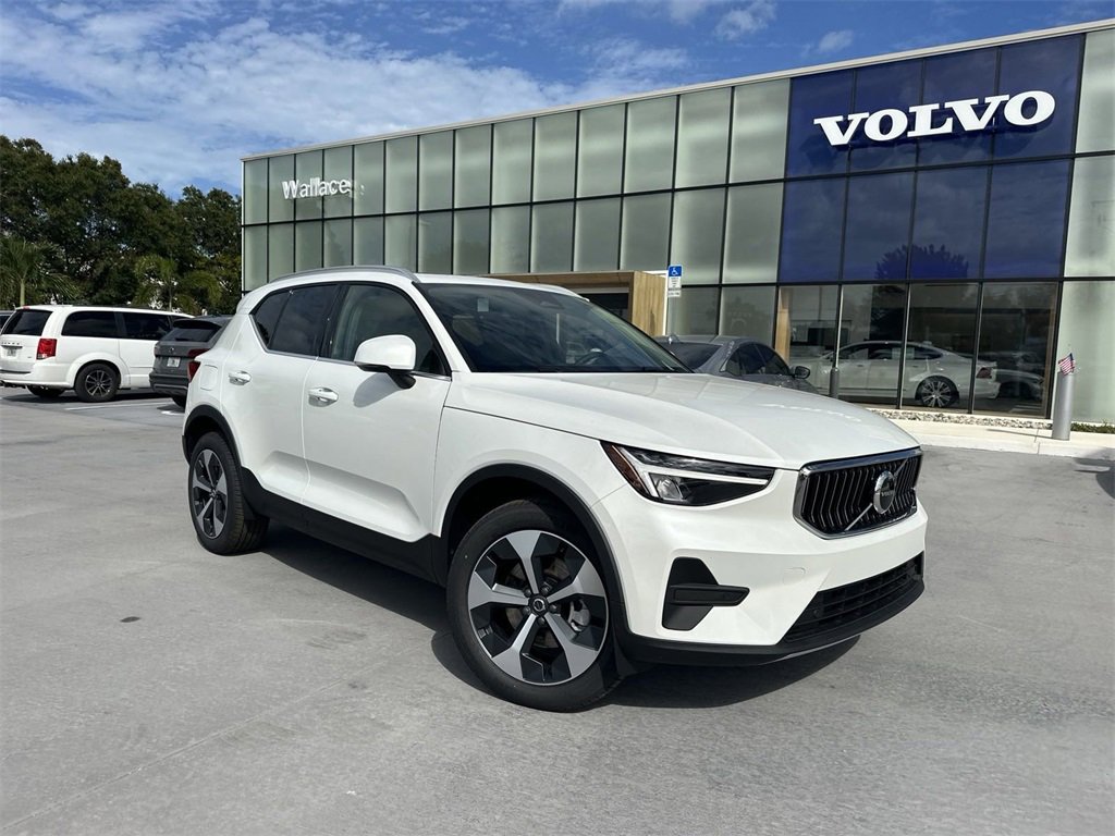 New 2025 Volvo XC40 B5 Core w/ Protection Package Premier