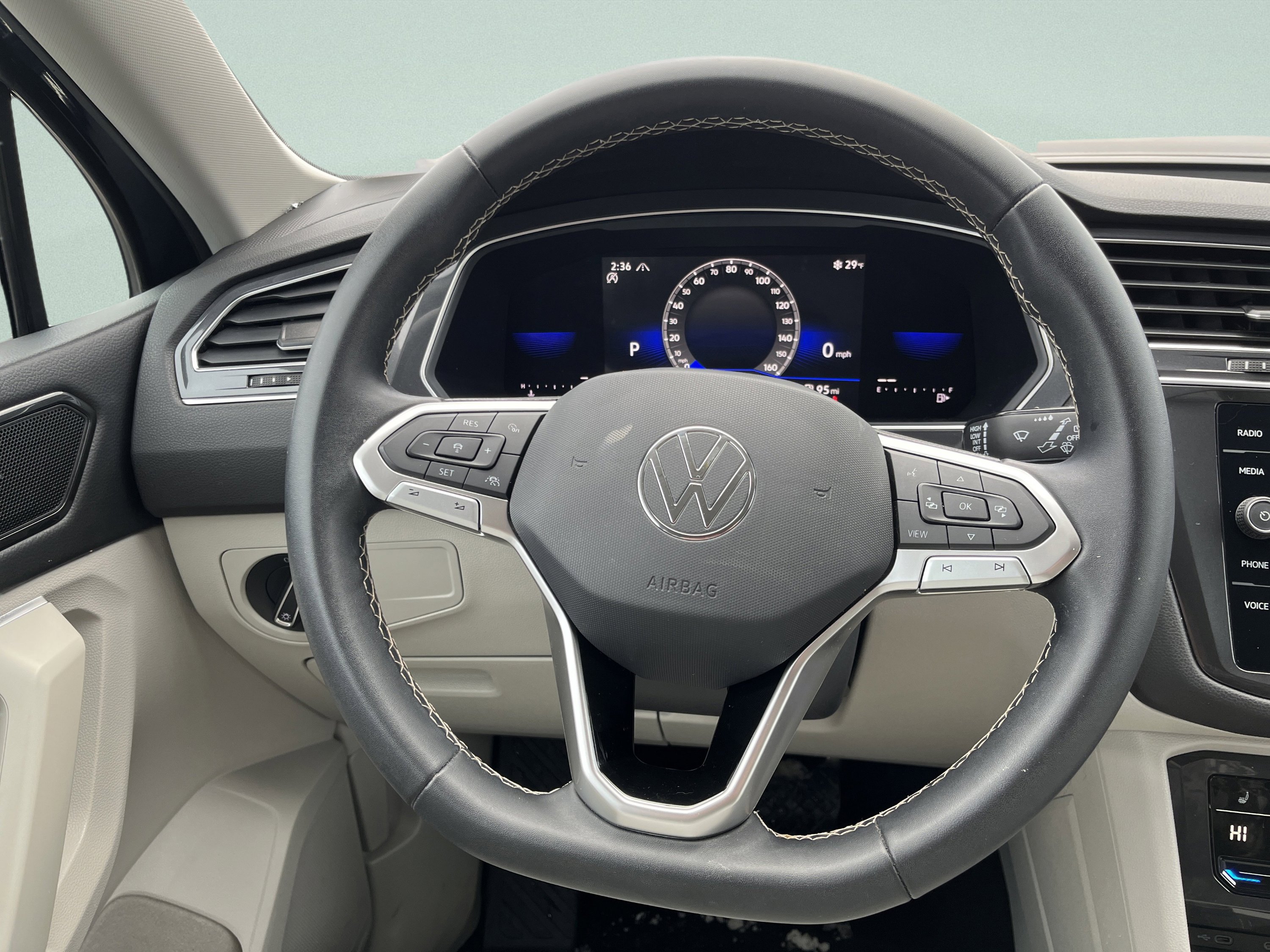 Used 2022 Volkswagen Tiguan SE image 26