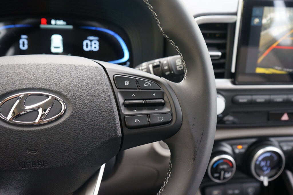 New 2025 Hyundai Venue SEL FWD image 18