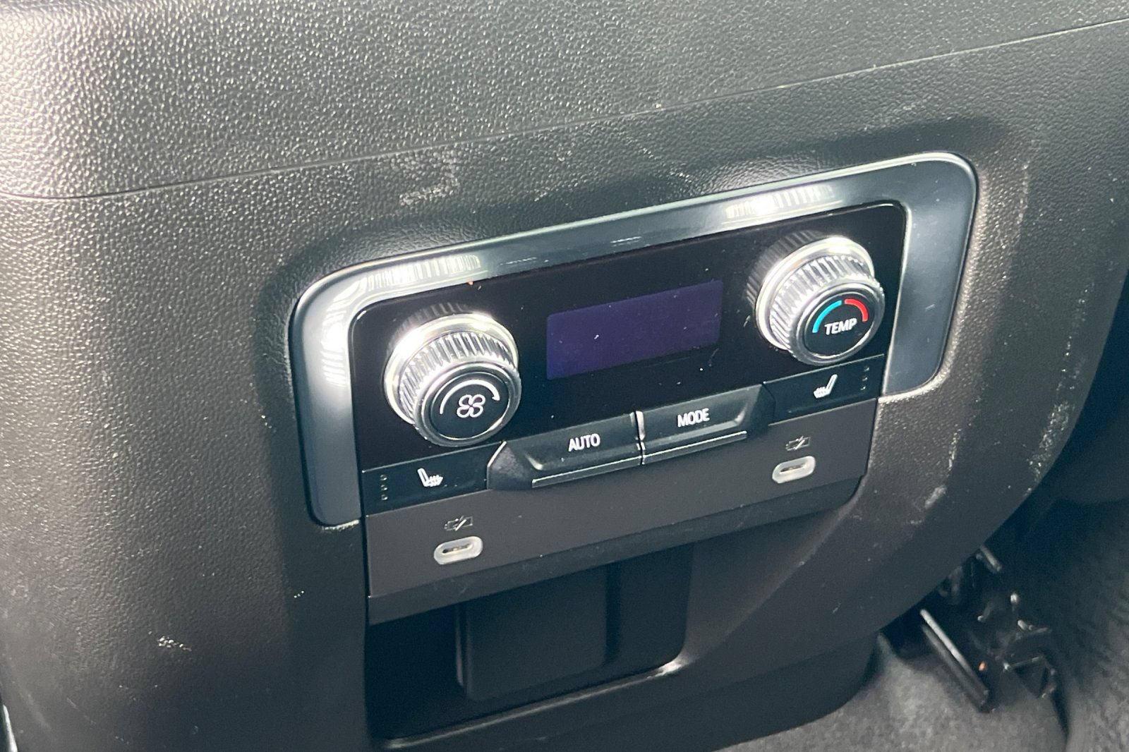 Used 2024 GMC Yukon Denali AWD/4WD image 17