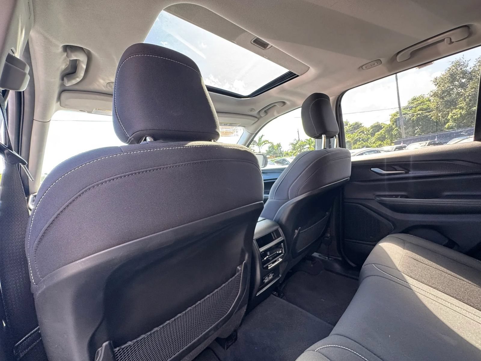 Used 2023 Jeep Grand Cherokee Laredo X RWD image 18