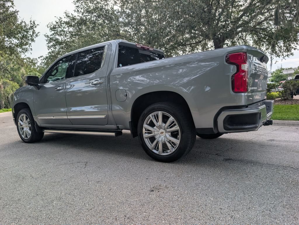 Used 2025 Chevrolet Silverado 1500 High Country AWD/4WD image 6