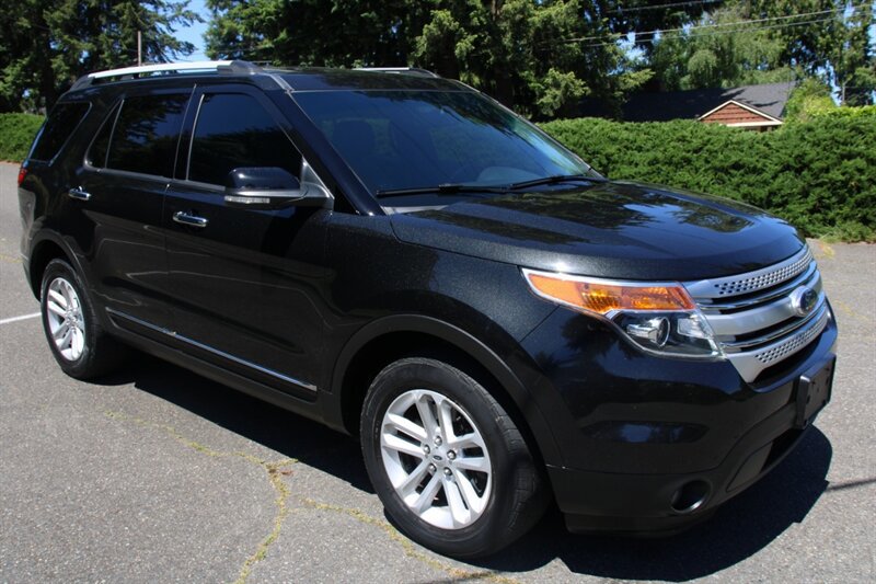 Used 2015 Ford Explorer XLT w/ Equipment Group 202B AWD/4WD image 2