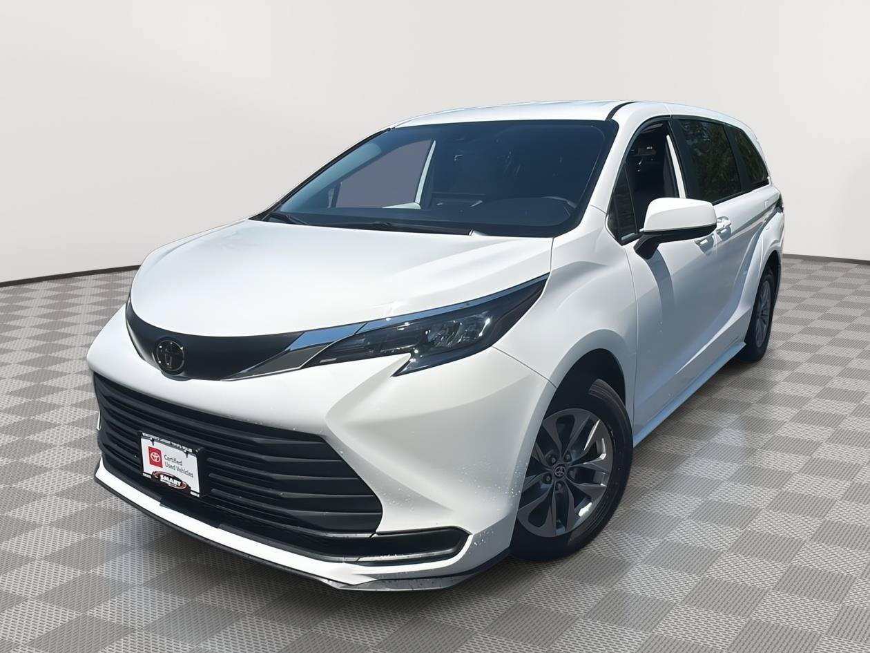 Used 2026 Toyota Sienna LE FWD image 1