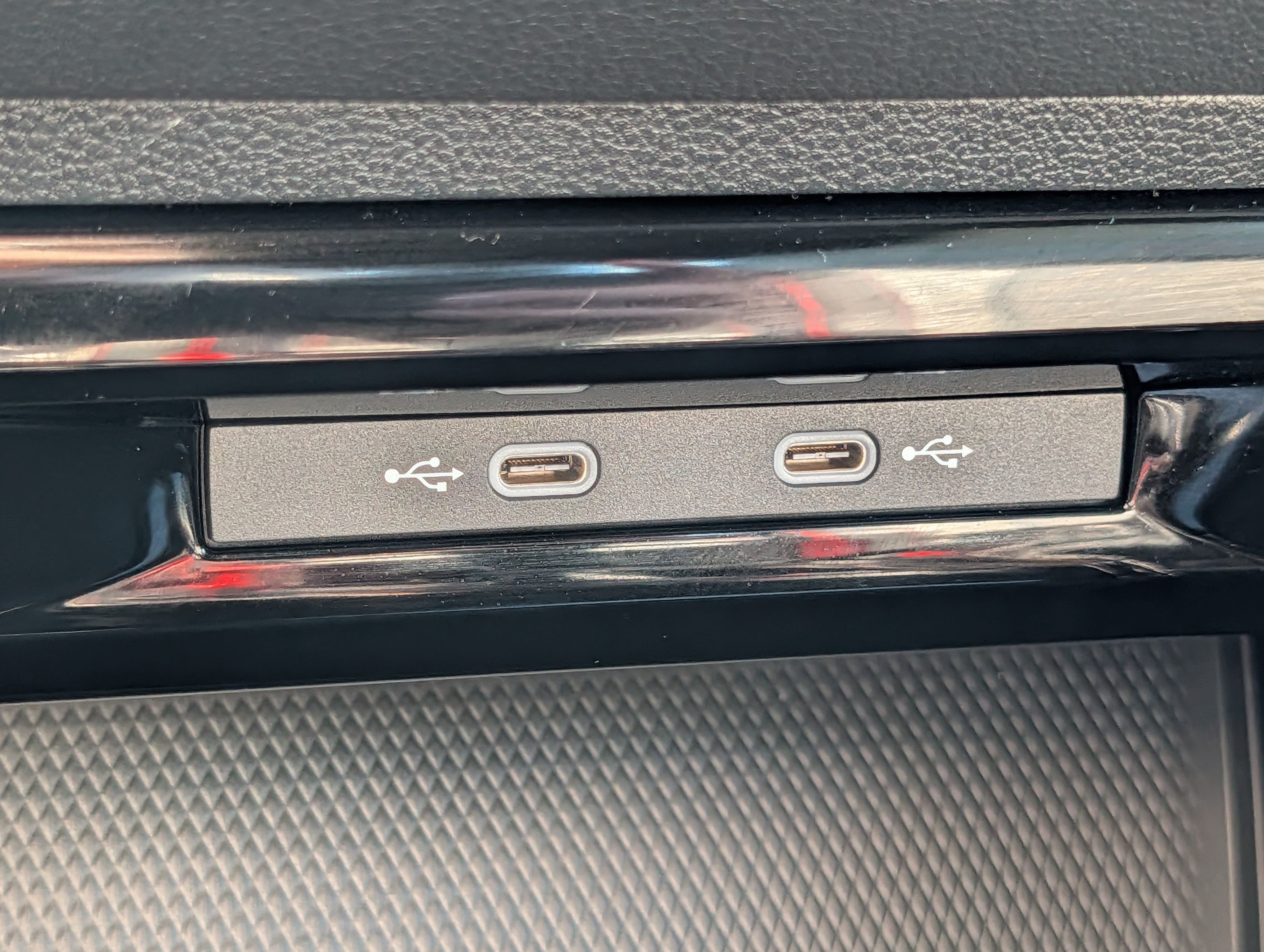Certified 2024 Volkswagen GTI SE FWD image 29