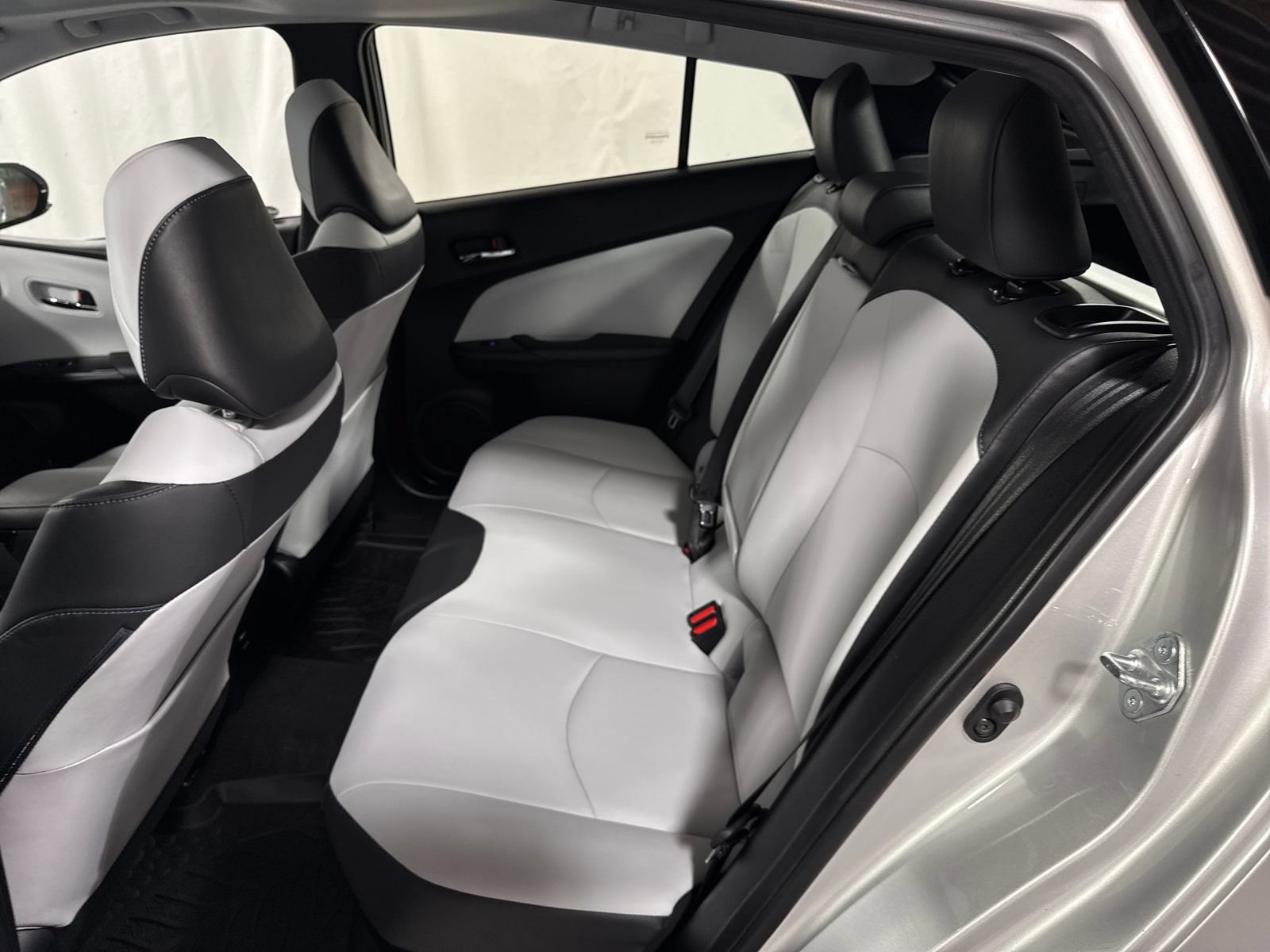 Used 2016 Toyota Prius FWD image 8