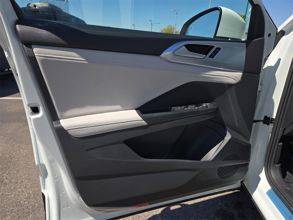 New 2025 Volkswagen Taos SE image 16