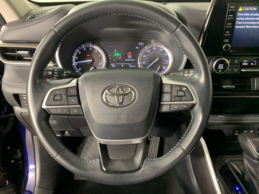 Used 2022 Toyota Highlander XLE image 7