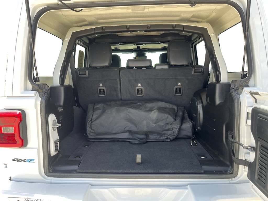 Used 2022 Jeep Wrangler Unlimited Sahara AWD/4WD image 27