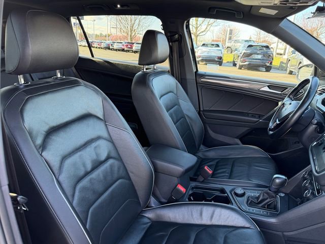 Used 2020 Volkswagen Tiguan SEL Premium R-Line image 37