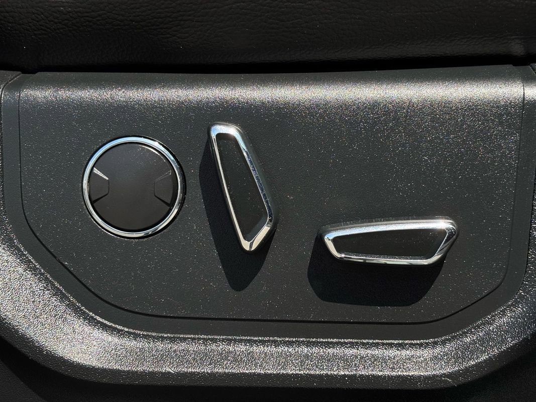 Used 2017 Ford F250 Lariat w/ Lariat Value Package image 27