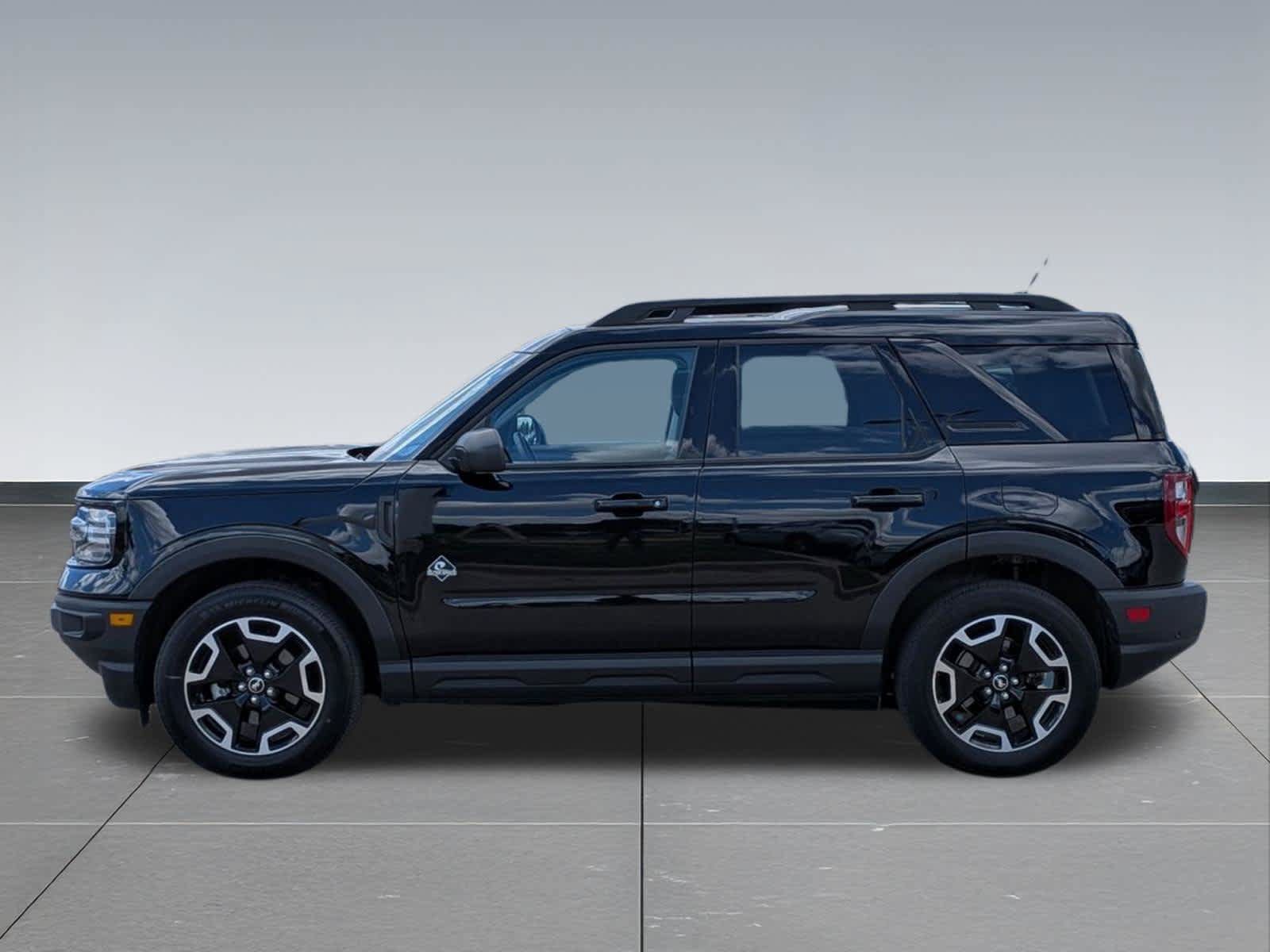 Used 2024 Ford Bronco Sport Outer Banks w/ Tech Package AWD/4WD image 2