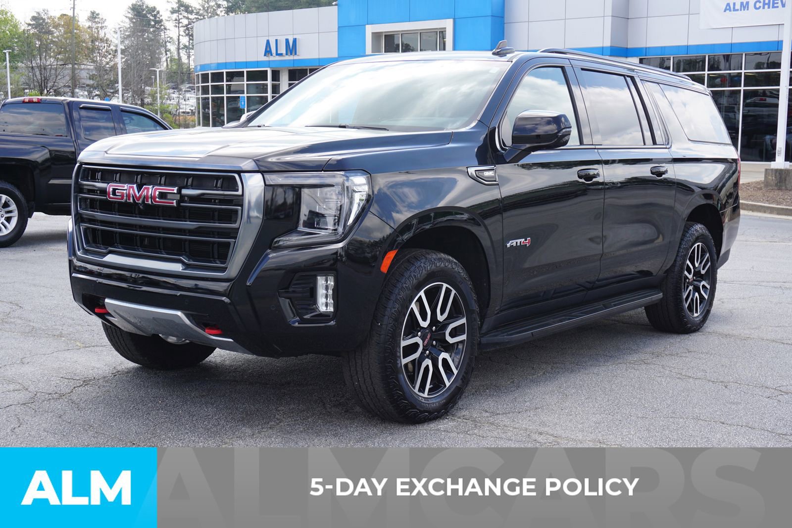 Used 2024 GMC Yukon XL AT4 w/ Technology Package image 5