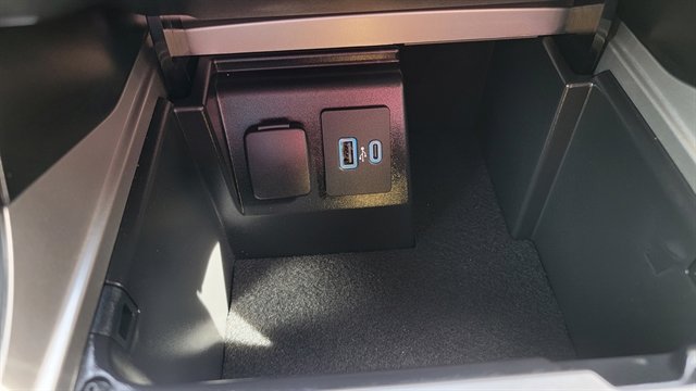 Used 2022 Ford Explorer XLT w/ Equipment Group 202A image 31