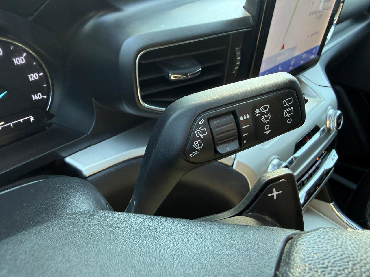 Used 2021 Ford Explorer XLT w/ Equipment Group 202A RWD image 27