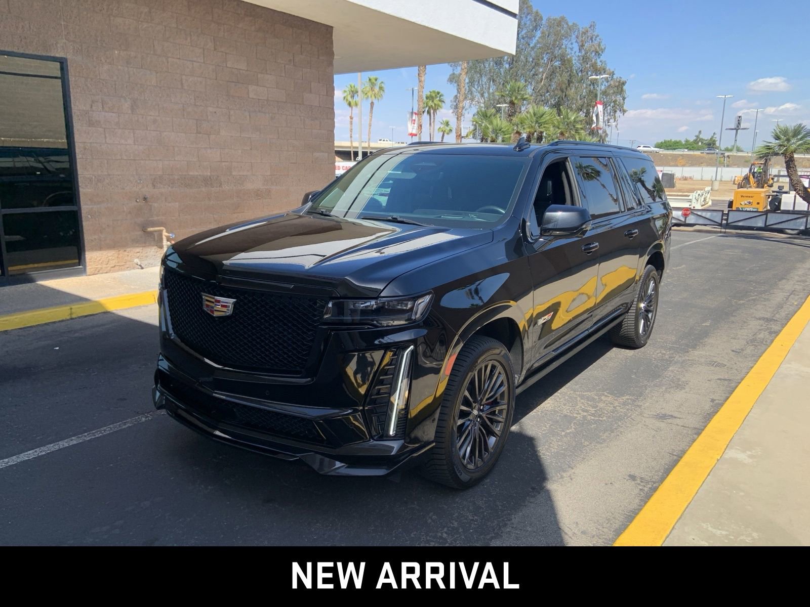 Used 2023 Cadillac Escalade ESV V AWD/4WD image 1