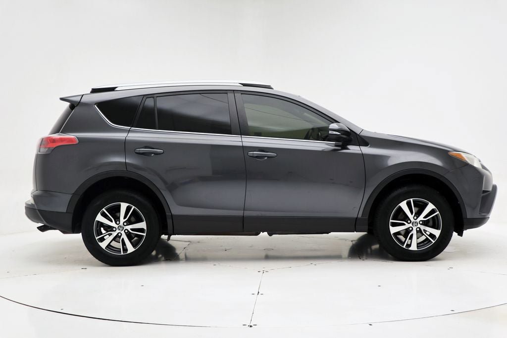 Used 2017 Toyota RAV4 XLE AWD/4WD image 3