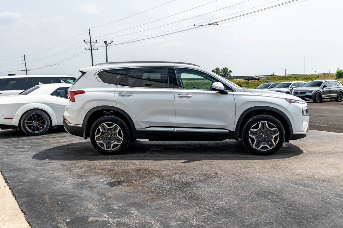 Used 2023 Hyundai Santa Fe SEL Premium image 4