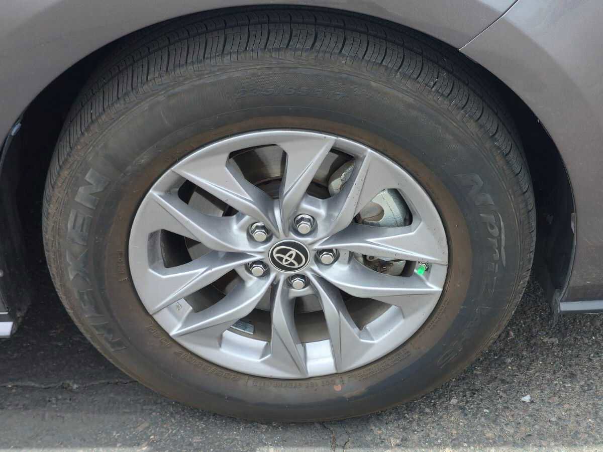 Used 2021 Toyota Sienna LE image 8