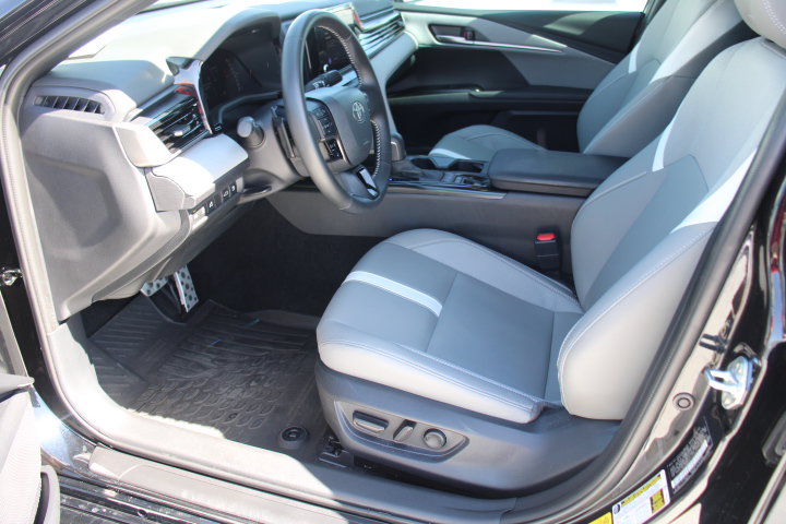 Used 2026 Toyota Camry SE w/ Convenience Package FWD image 11