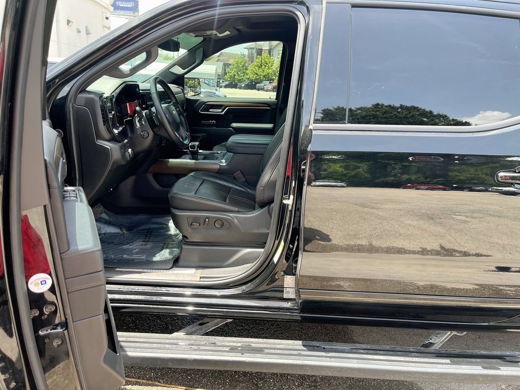 Used 2025 Chevrolet Silverado 1500 High Country w/ Midnight Edition RWD image 22