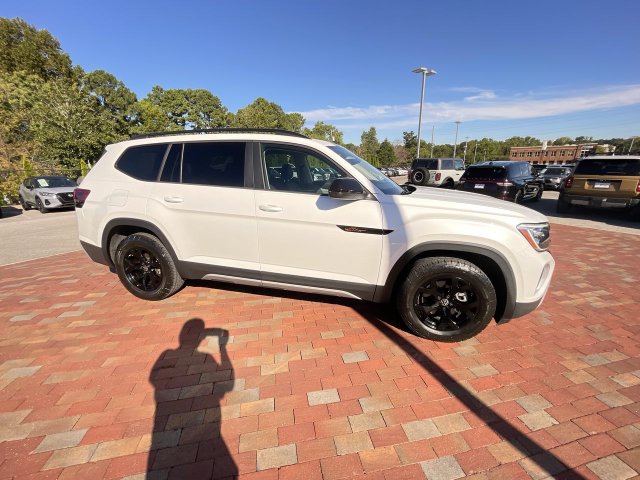 Used 2024 Volkswagen Atlas Peak Edition SEL AWD/4WD image 37