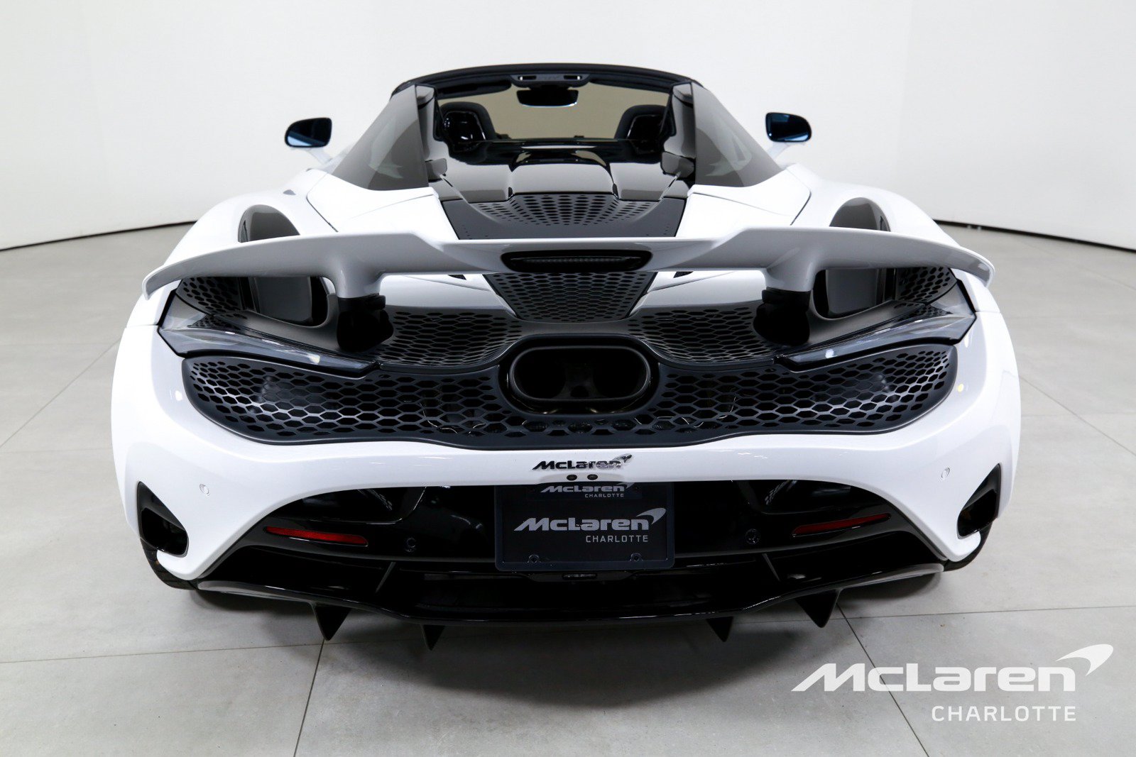 Used 2024 McLaren 750S Spider RWD image 9