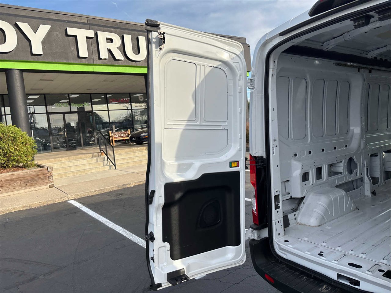 Used 2023 Ford Transit 250 Medium Roof image 9