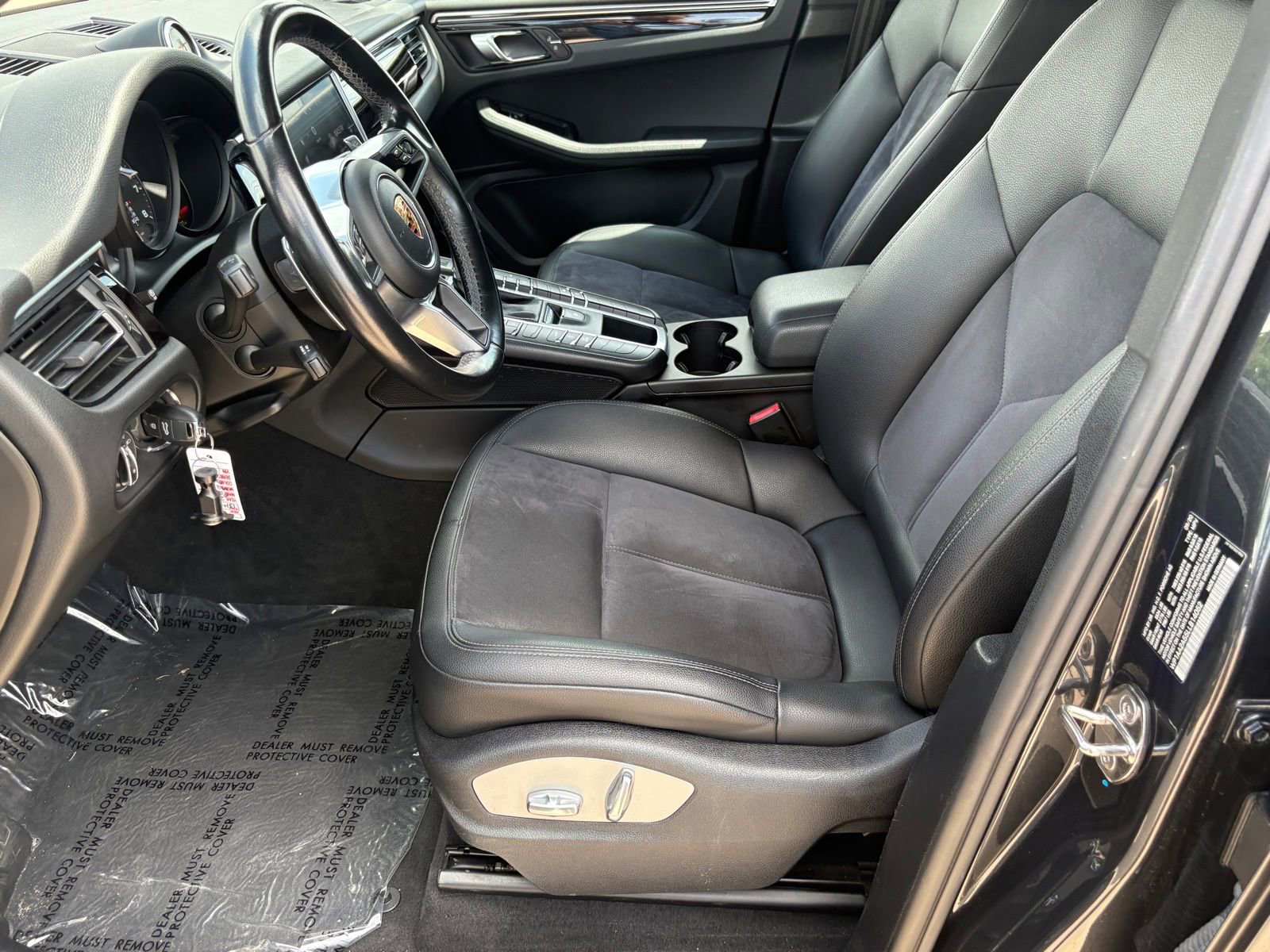 Used 2020 Porsche Macan image 33