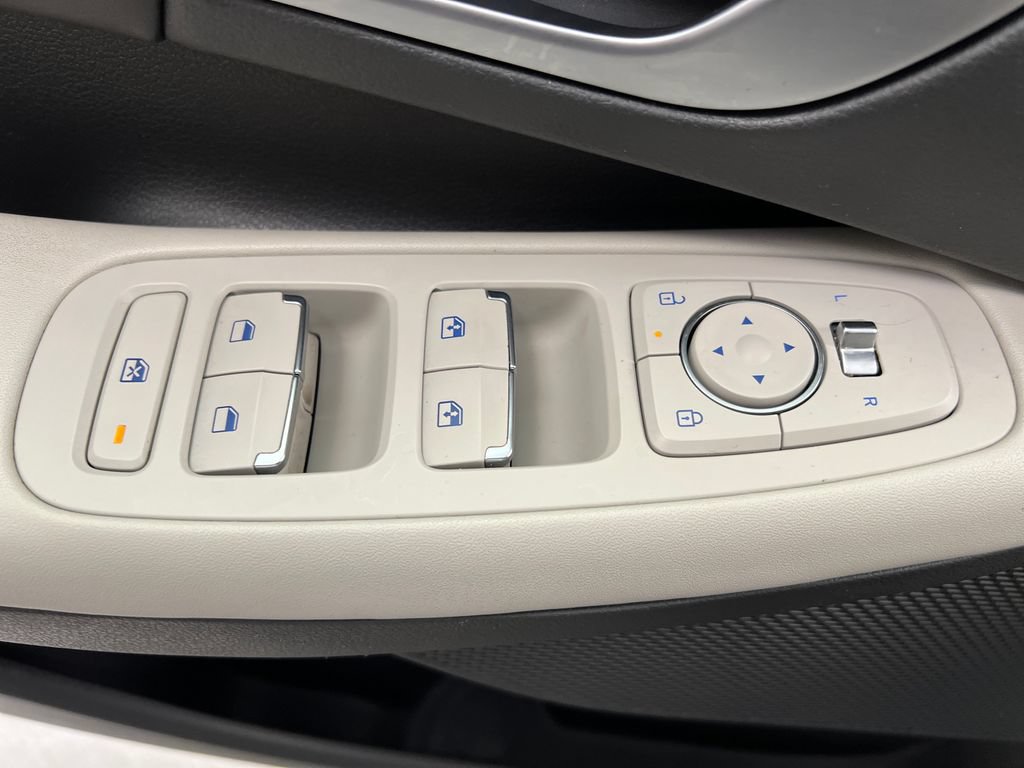 Used 2025 Hyundai Sonata SEL FWD image 15