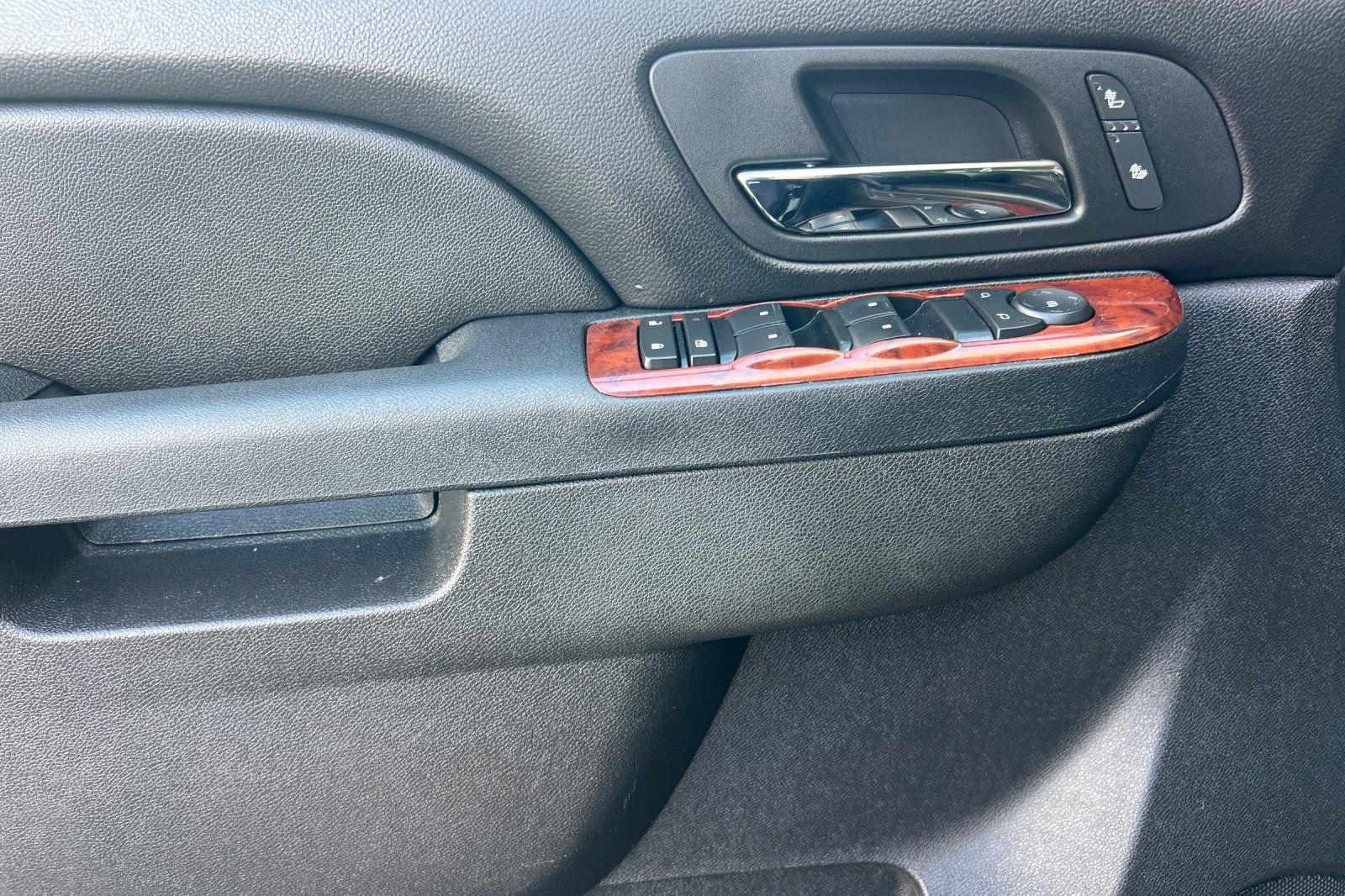 Used 2013 Chevrolet Tahoe LT RWD image 11