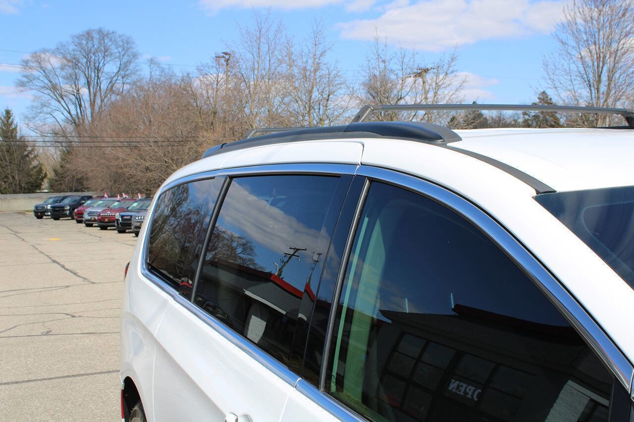 Used 2017 Chrysler Pacifica Touring Plus w/ Tire & Wheel Group image 43