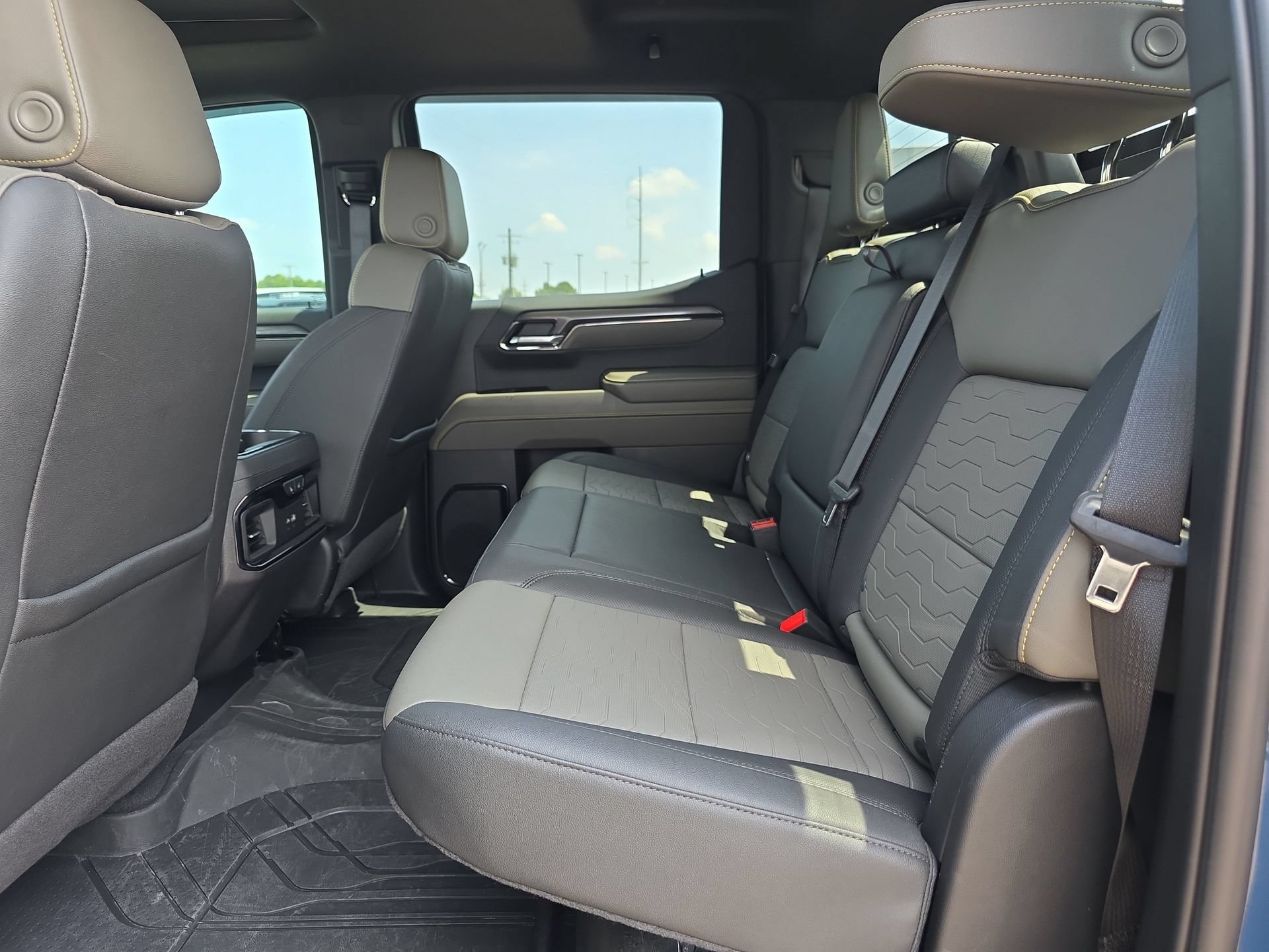 Used 2024 Chevrolet Silverado 1500 ZR2 w/ Technology Package AWD/4WD image 11