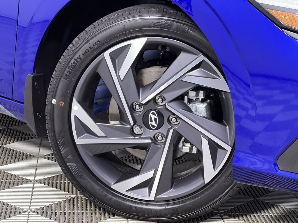 Used 2025 Hyundai Elantra Sport image 12