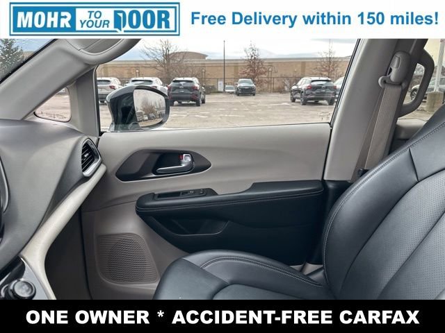 Used 2024 Chrysler Pacifica Touring-L image 24