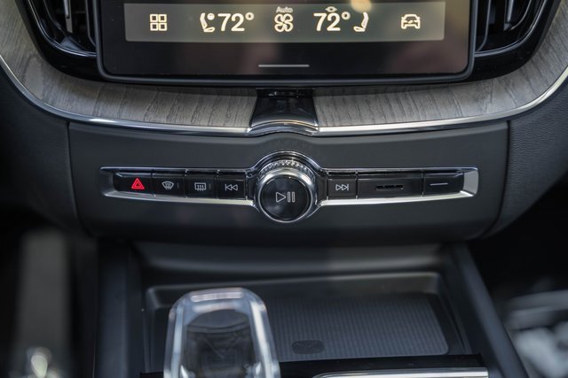 New 2026 Volvo XC60 B5 Plus w/ Protection Package Premier image 22