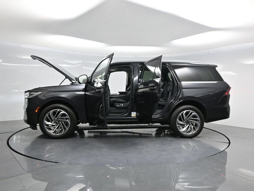 Used 2025 Lincoln Navigator Reserve AWD/4WD image 48