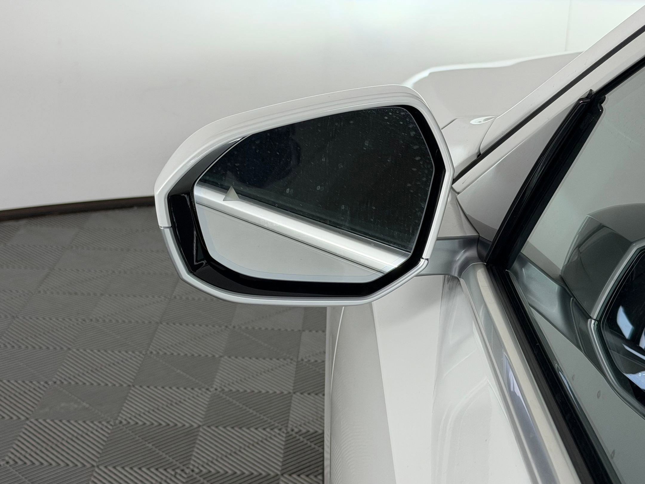 Used 2026 BMW 530i w/ Convenience Package RWD image 19
