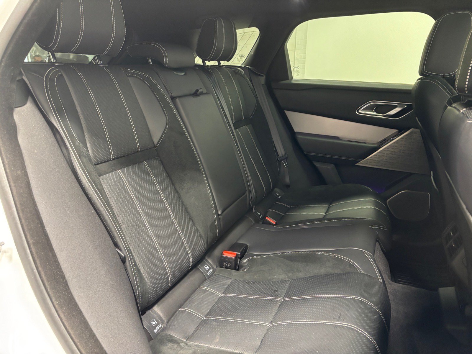 Used 2019 Land Rover Range Rover Velar R-Dynamic SE AWD/4WD image 37