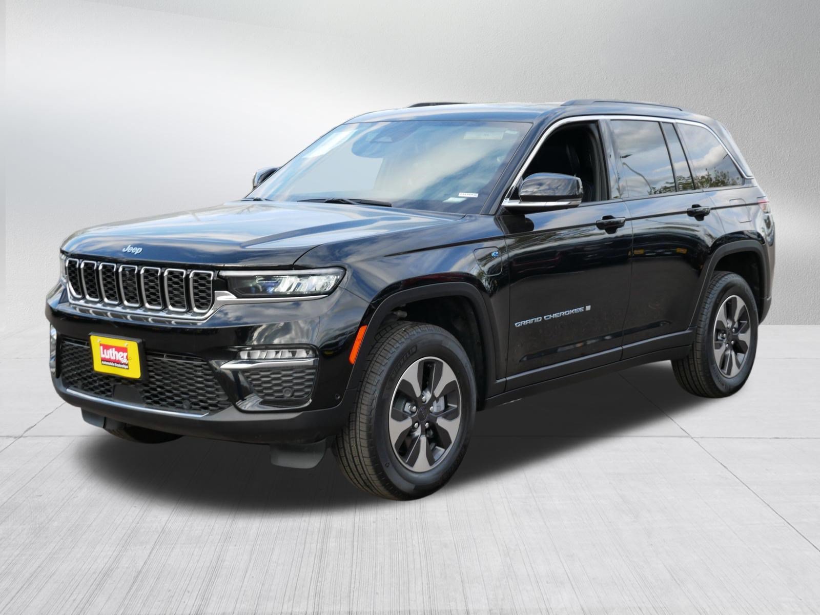 Used 2025 Jeep Grand Cherokee Limited 4xe w/ Luxury Tech Group II AWD/4WD image 3