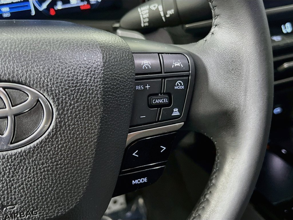 Used 2025 Toyota Camry XSE FWD image 17