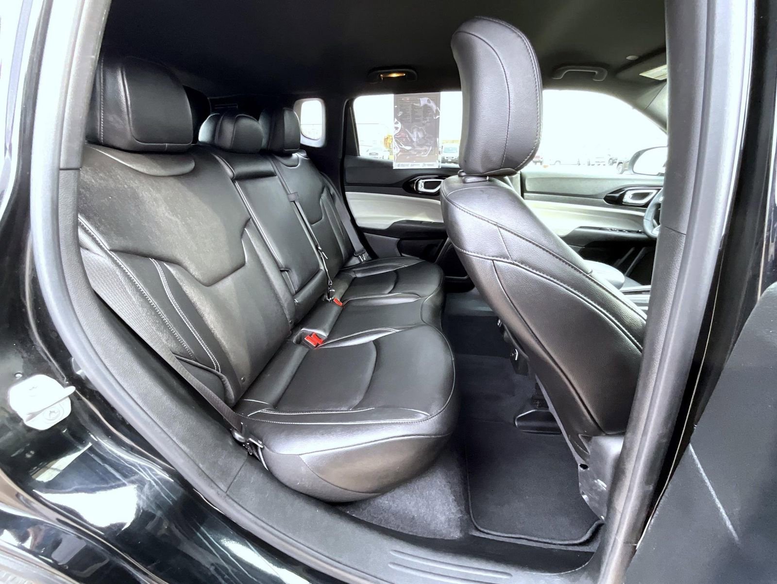 Used 2025 Jeep Compass Limited AWD/4WD image 19