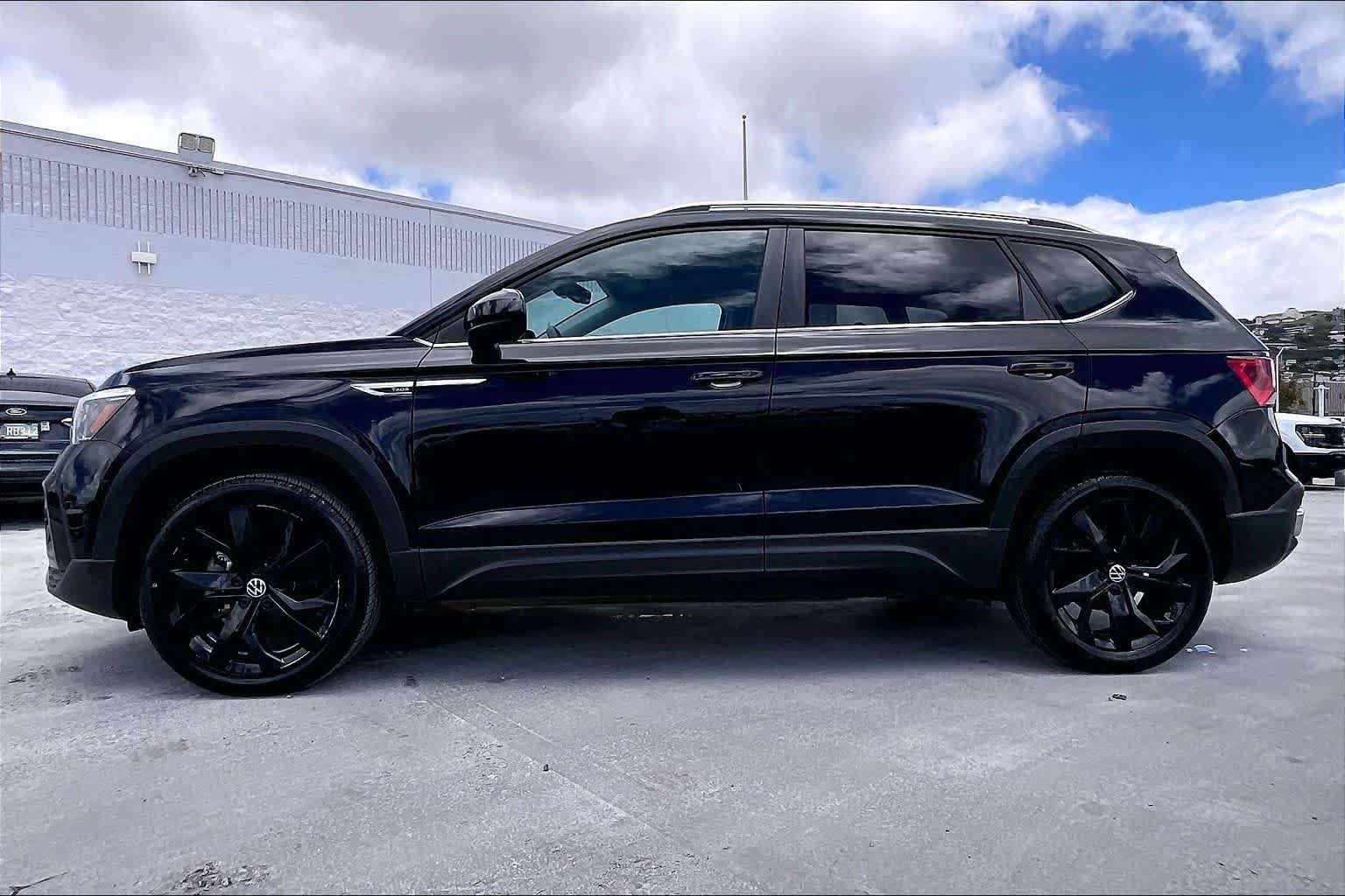 Used 2022 Volkswagen Taos SE FWD image 3