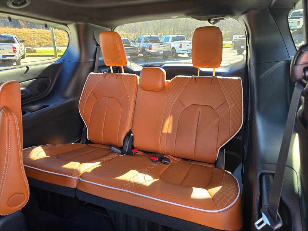 New 2026 Chrysler Pacifica Pinnacle image 11