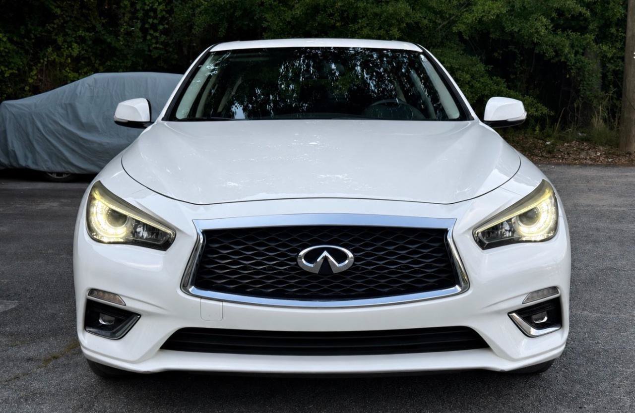 Used 2018 INFINITI Q50 Luxe w/ Essential Package (2.0T Luxe) AWD/4WD image 3