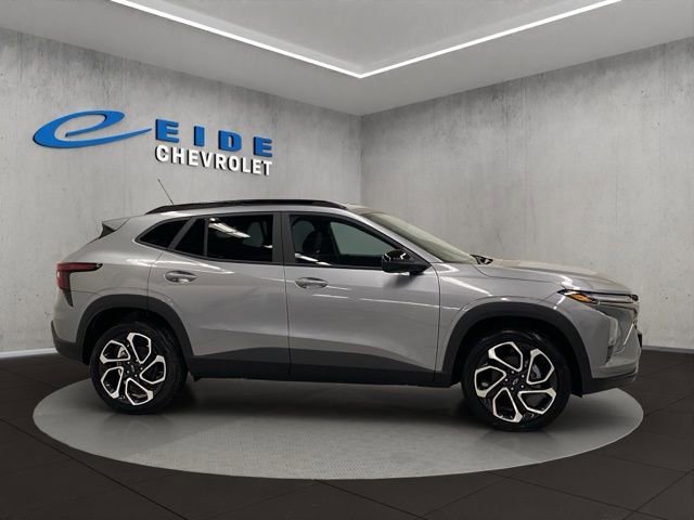 New 2026 Chevrolet Trax RS image 2