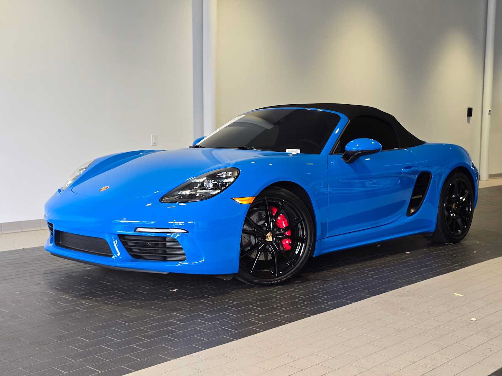 Used 2025 Porsche 718 Boxster S RWD image 1