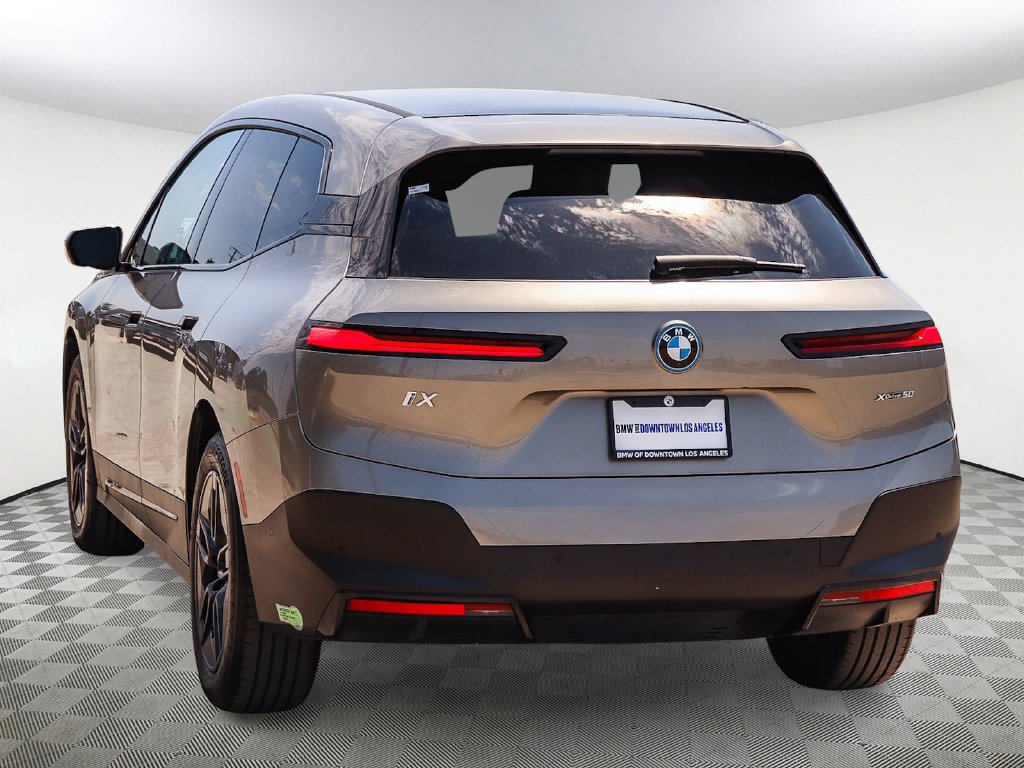 Used 2023 BMW iX xDrive50 AWD/4WD image 8