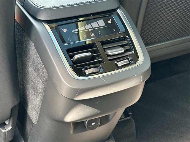 Used 2023 Volvo XC90 B6 Plus image 18