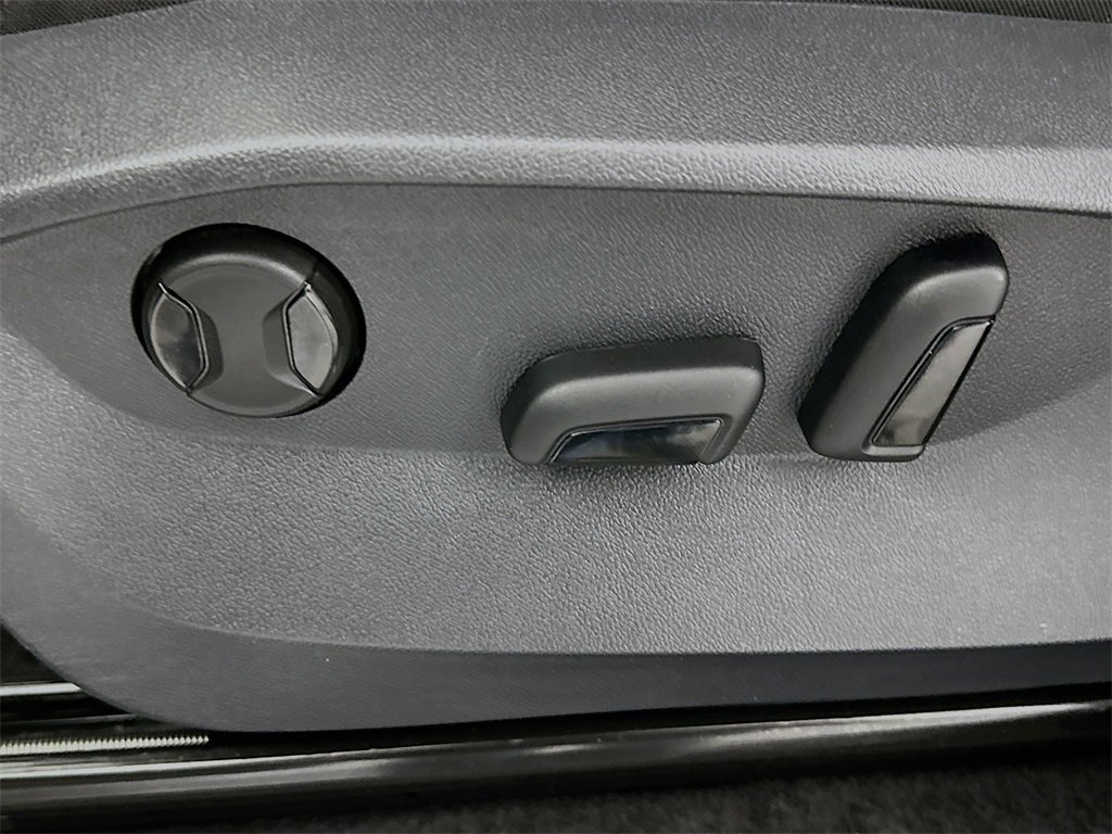 Used 2024 Volkswagen Tiguan Wolfsburg Edition image 17